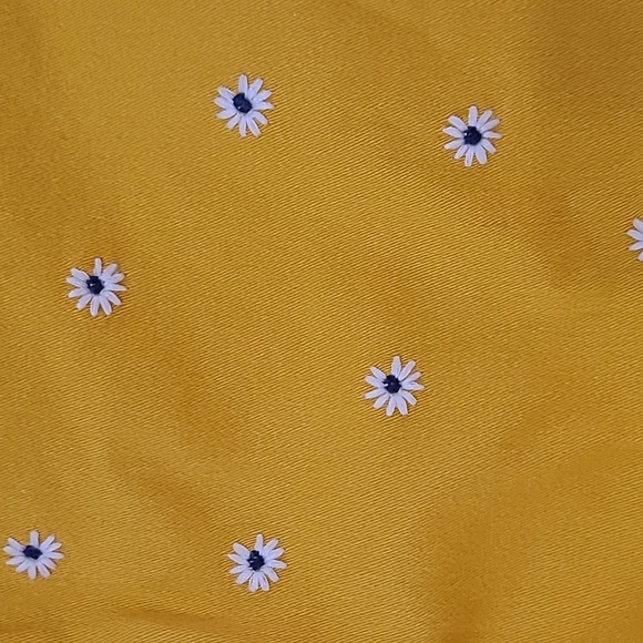 Old Navy Mustard Pixie Pants with Embroidered Daisies size 8 - Picture 4 of 8